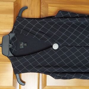 Worthington Sleeveless Dress with Diamond Pattern Pleated Front Size 6, Like New